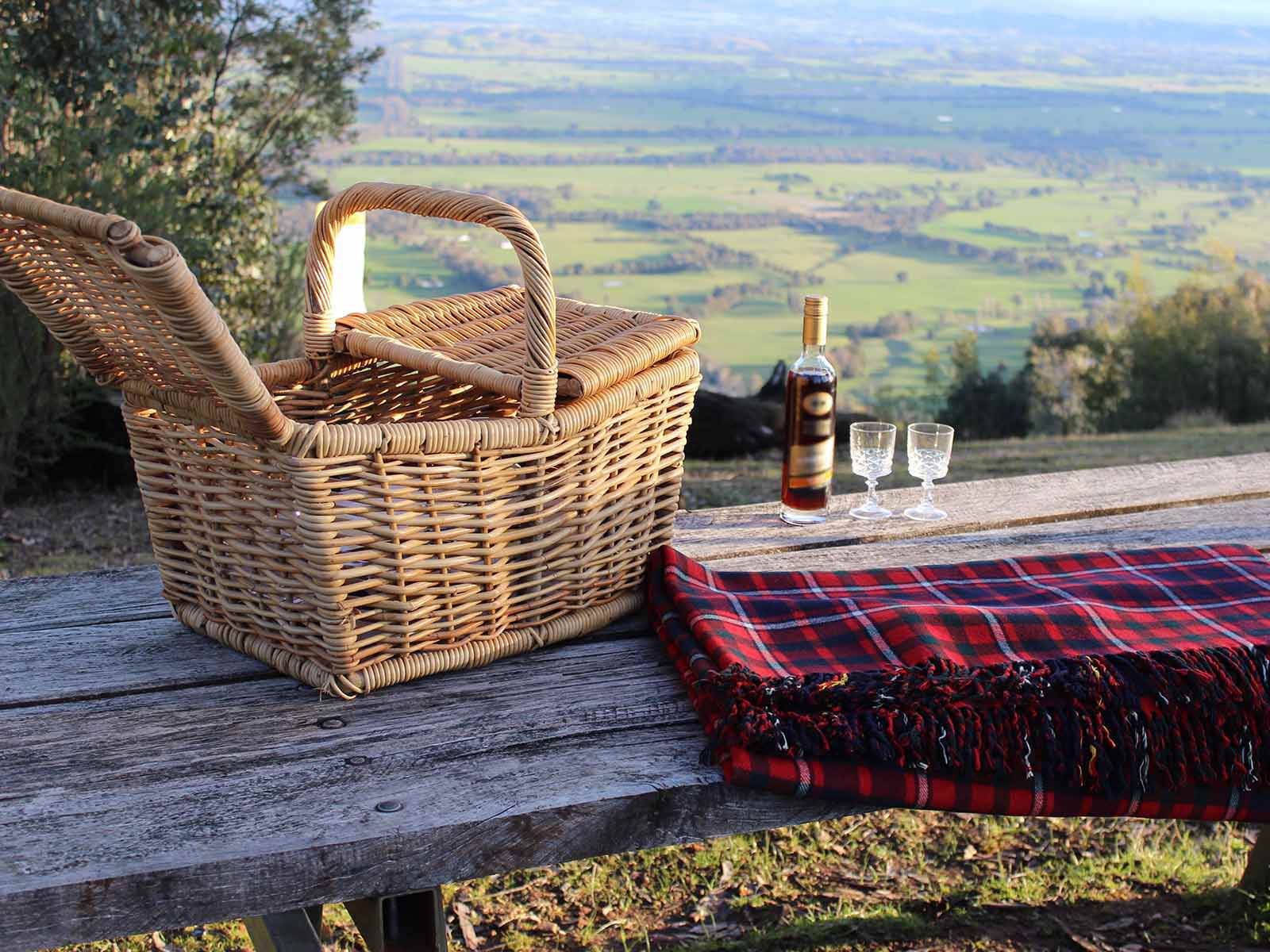 Picnicking at Murmungee Lookout Beechworth